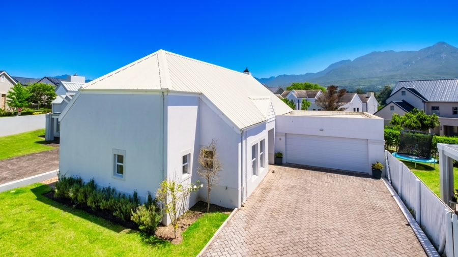 To Let 3 Bedroom Property for Rent in Kingswood Golf Estate Western Cape